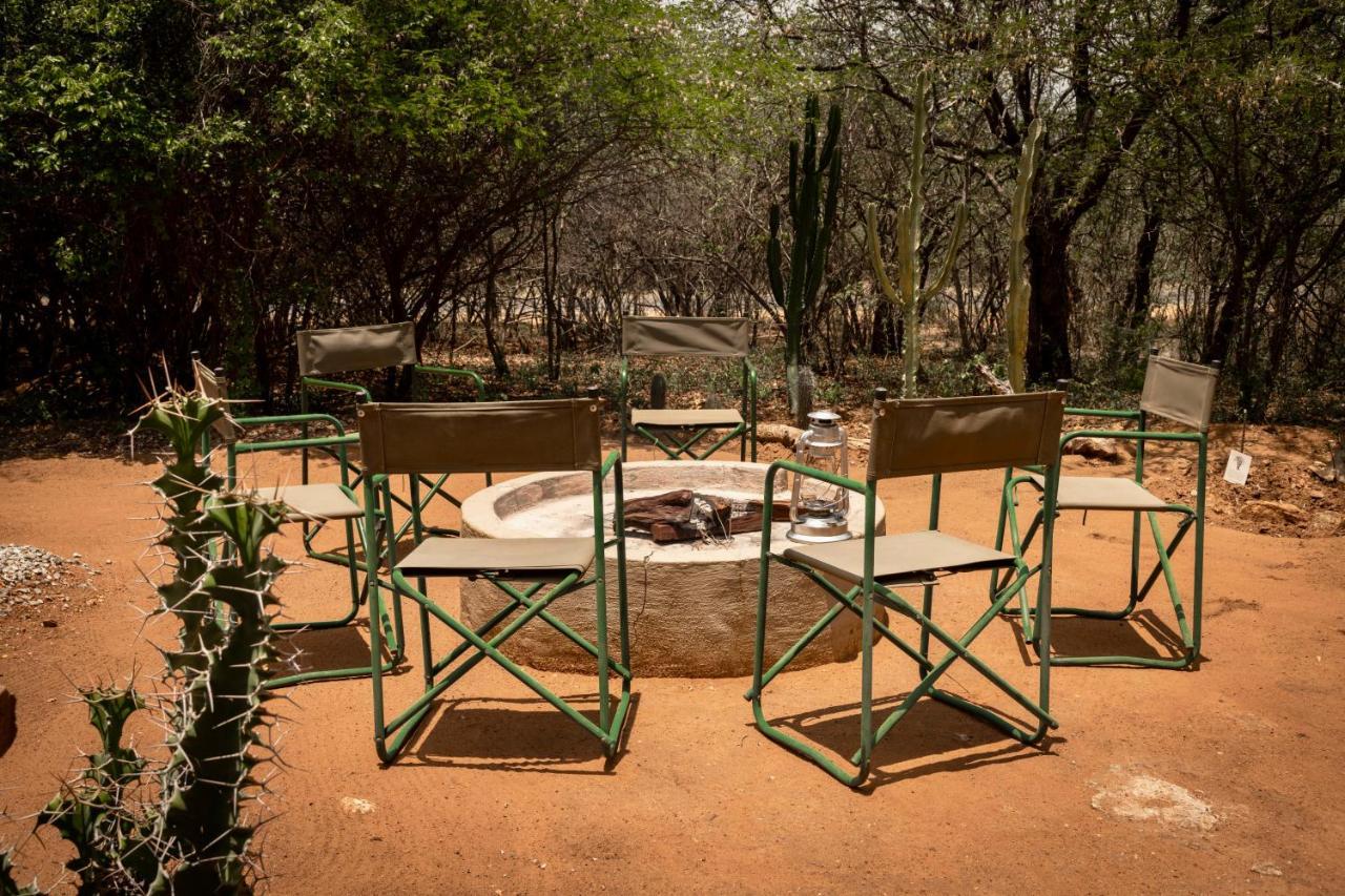 Giraffe Lodge โฮดสปรูท ภายนอก รูปภาพ